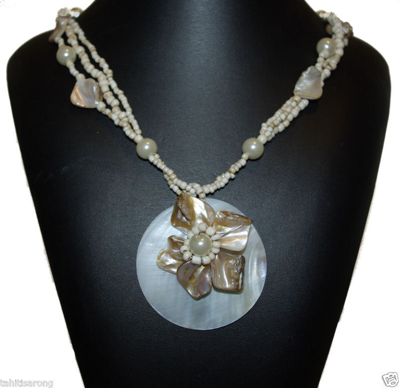 collier en nacre blanche  