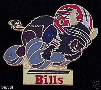 Buffalo Bills ~ NFL ~ Huddles Pin ~ 80s vintage  